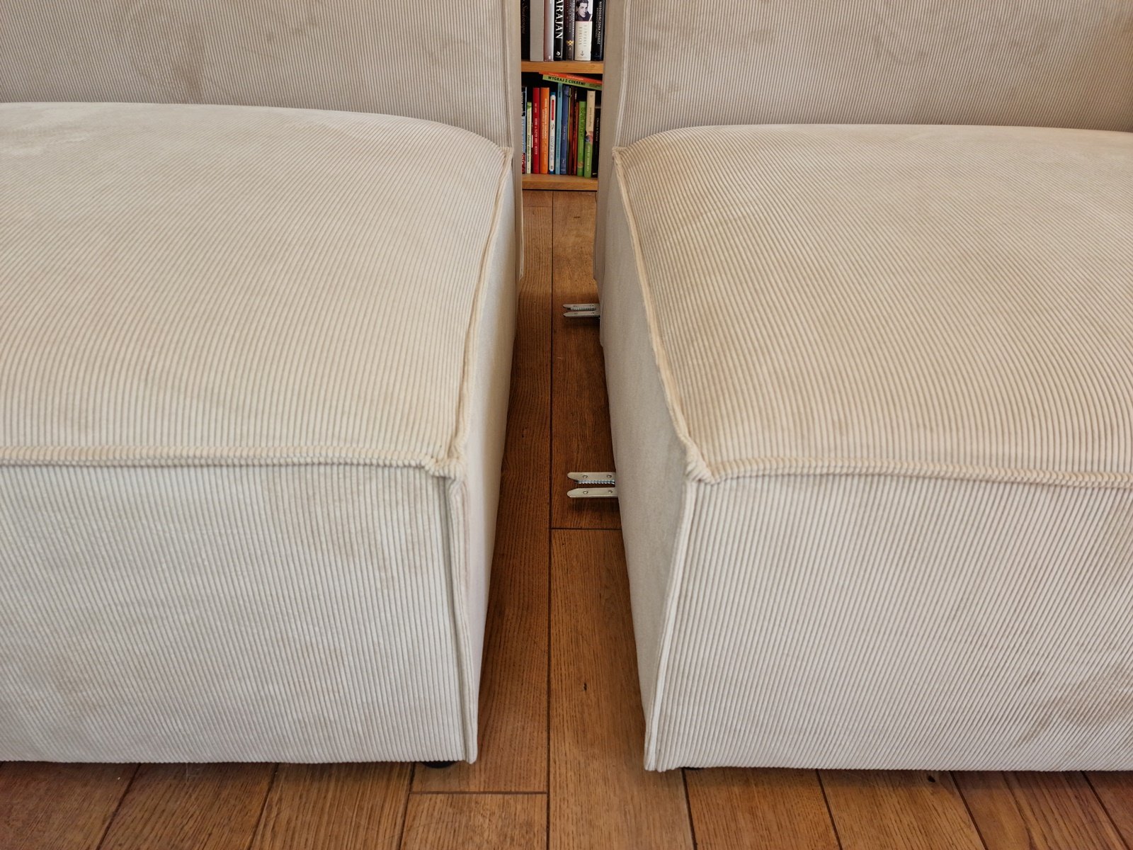 canape angle modulable en velours cotele beige design luxe